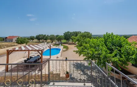 4 Bedroom Gorgeous Home, Maison 10 personnes à Gornje Rastane - Photo 1