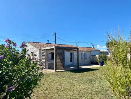 Maison Rénovée Avec Jardin, Proche Océan et Commodités - Photo 16