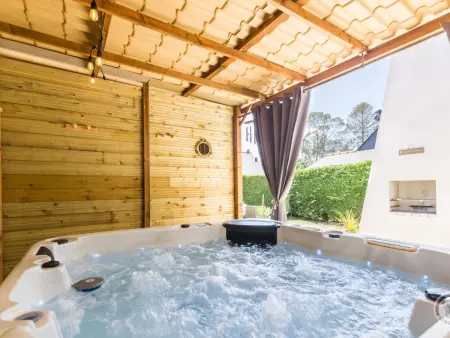 Maison de charme avec spa et jardin privé à Ardevon - Photo 1
