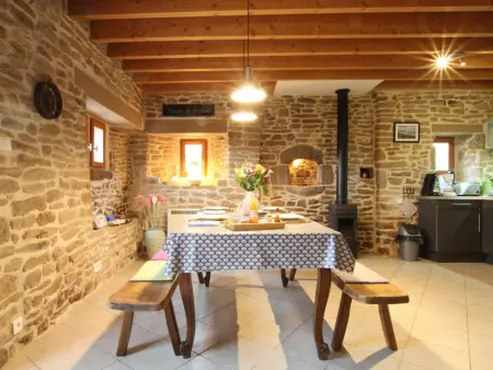 Charmante maison en pierre avec jardin et terrasse couverte - Photo 5