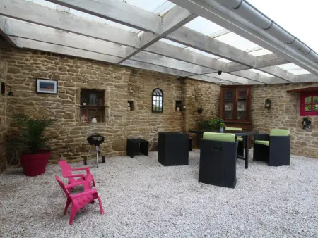 Charmante maison en pierre avec jardin et terrasse couverte - Photo 16