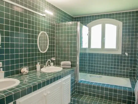 Villa Nycou, Villa avec grand jardin clos et piscine privée - Photo 28