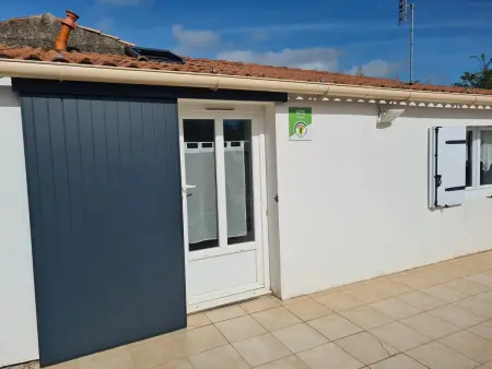 Charmante maison rénovée avec jardin commun, proche plage et commerces, idéale pour 2 personnes - Photo 1