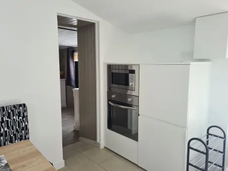 Charmante maison rénovée avec jardin commun, proche plage et commerces, idéale pour 2 personnes - Photo 4