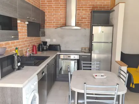 Maison rénovée avec jardin partagé de 2000m² à 1,3 km de la plage Clemenceau, idéale pour 4 personnes - Photo 1
