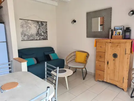 Maison rénovée avec jardin partagé de 2000m² à 1,3 km de la plage Clemenceau, idéale pour 4 personnes - Photo 3