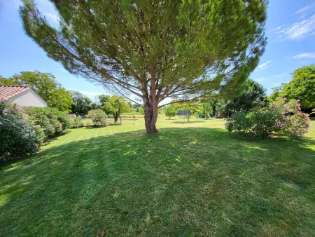 Maison rénovée avec jardin partagé de 2000m² à 1,3 km de la plage Clemenceau, idéale pour 4 personnes - Photo 9
