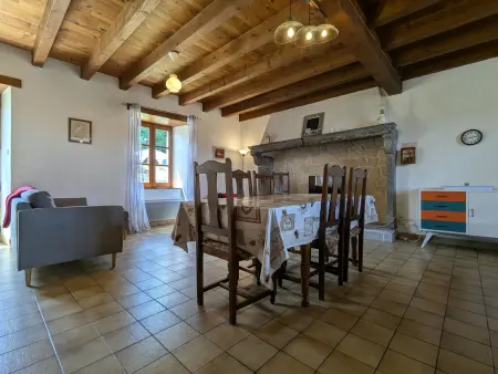 Gîte en pierres avec cour et 3 chambres, au cœur d'un village proche de Langeac - Photo 2