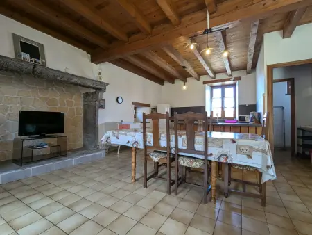 Gîte en pierres avec cour et 3 chambres, au cœur d'un village proche de Langeac - Photo 3