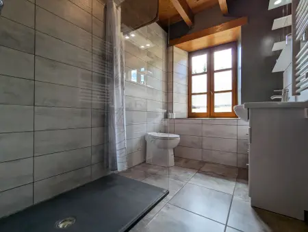 Gîte en pierres avec cour et 3 chambres, au cœur d'un village proche de Langeac - Photo 6