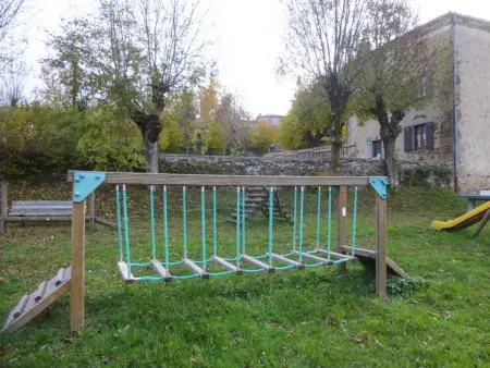 Gîte en pierres avec cour et 3 chambres, au cœur d'un village proche de Langeac - Photo 9