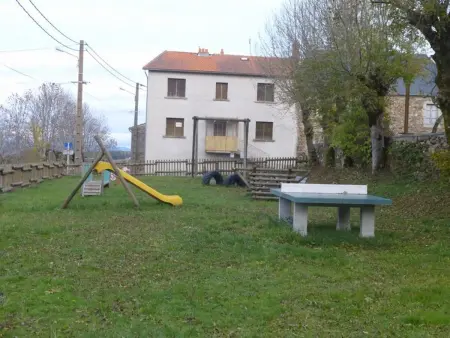 Gîte en pierres avec cour et 3 chambres, au cœur d'un village proche de Langeac - Photo 10