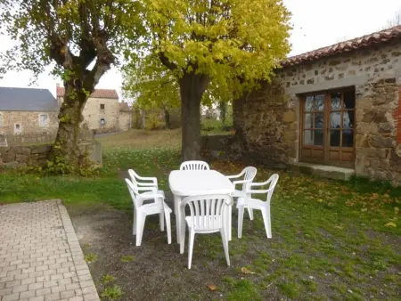 Gîte en pierres avec cour et 3 chambres, au cœur d'un village proche de Langeac - Photo 11