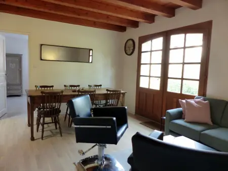 Gîte rénové à Charroux avec piscine et terrasse privative - Photo 4