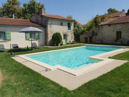 Gîte rénové à Charroux avec piscine et terrasse privative - Photo 21