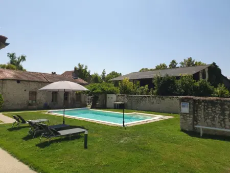 Gîte rénové à Charroux avec piscine et terrasse privative - Photo 23