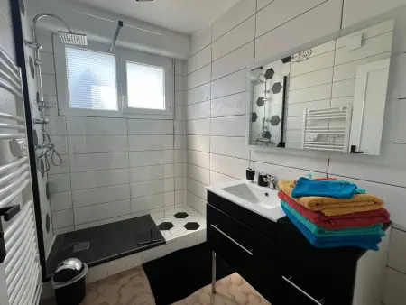 Maison de Pêcheur Rénovée à Riantec avec Jardin et Véranda - Photo 25