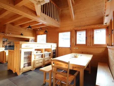 Chalet cosy 12 pers. à 1km des pistes, 5 ch., WiFi, cheminée, abri voiture - Photo 2