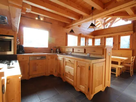 Chalet cosy 12 pers. à 1km des pistes, 5 ch., WiFi, cheminée, abri voiture - Photo 3