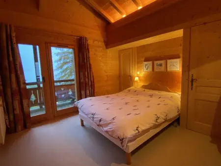 Chalet cosy 12 pers. à 1km des pistes, 5 ch., WiFi, cheminée, abri voiture - Photo 4