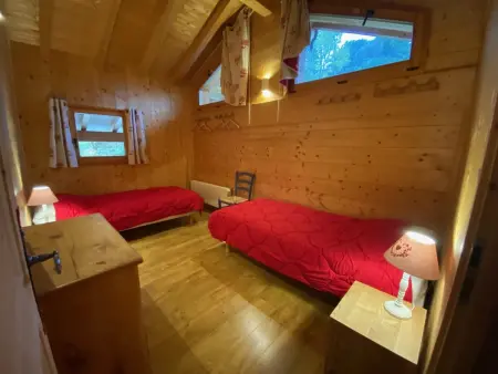 Chalet cosy 12 pers. à 1km des pistes, 5 ch., WiFi, cheminée, abri voiture - Photo 9