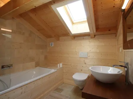 Chalet cosy 12 pers. à 1km des pistes, 5 ch., WiFi, cheminée, abri voiture - Photo 10