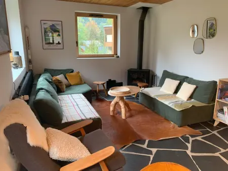 Chalet ensoleillé avec balcon et poêle à bois - Photo 1