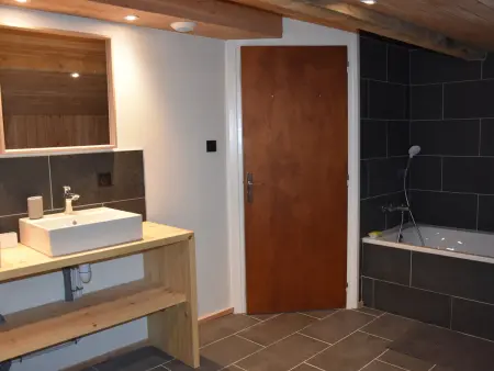 Chalet ensoleillé avec balcon et poêle à bois - Photo 7
