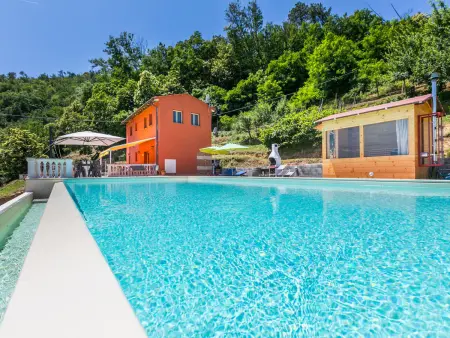 Red House, Gite 4 personnes à Pescia - Photo 4