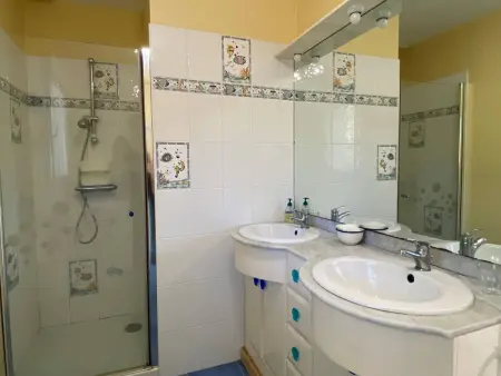 Maison 3* face à la mer avec WiFi, à 200m du littoral, terrasse, parking, et tout confort à Pleumeur-Bodou - Photo 6