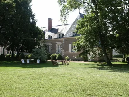 Gîte de charme avec piscine chauffée et sauna, au cœur d'une propriété historique en Val de Loire - Photo 2