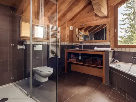 Chalet chaleureux avec cheminée et jacuzzi à Méribel - Photo 4