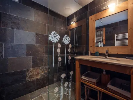 Chalet chaleureux avec cheminée et jacuzzi à Méribel - Photo 9