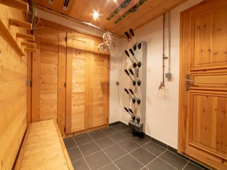 Chalet chaleureux avec cheminée et jacuzzi à Méribel - Photo 10