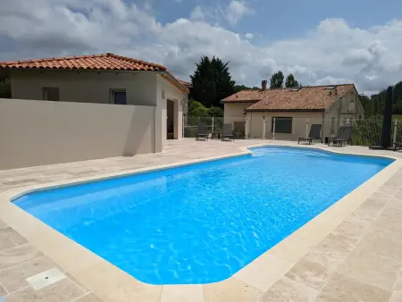 Maison spacieuse en pleine nature avec piscine, équipements de loisirs et randonnées à proximité - Photo 7