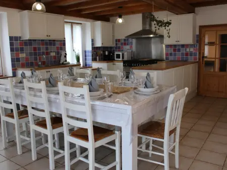 Maison spacieuse en pleine nature avec piscine, équipements de loisirs et randonnées à proximité - Photo 23