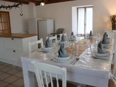 Maison spacieuse en pleine nature avec piscine, équipements de loisirs et randonnées à proximité - Photo 24