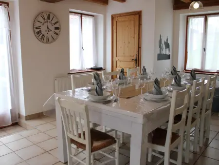 Maison spacieuse en pleine nature avec piscine, équipements de loisirs et randonnées à proximité - Photo 28