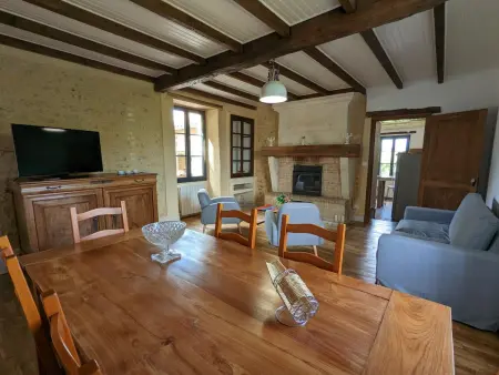 Maison spacieuse avec piscine chauffée, jardin clos, terrasses, cheminée, et équipements bébé inclus. - Photo 1