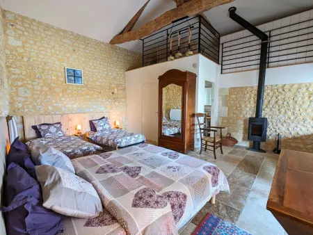 Maison spacieuse avec piscine chauffée, jardin clos, terrasses, cheminée, et équipements bébé inclus. - Photo 2