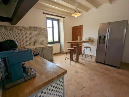 Maison spacieuse avec piscine chauffée, jardin clos, terrasses, cheminée, et équipements bébé inclus. - Photo 5