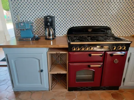 Maison spacieuse avec piscine chauffée, jardin clos, terrasses, cheminée, et équipements bébé inclus. - Photo 7
