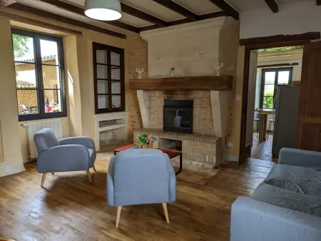 Maison spacieuse avec piscine chauffée, jardin clos, terrasses, cheminée, et équipements bébé inclus. - Photo 8