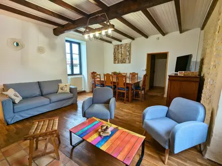 Maison spacieuse avec piscine chauffée, jardin clos, terrasses, cheminée, et équipements bébé inclus. - Photo 9