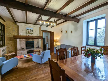 Maison spacieuse avec piscine chauffée, jardin clos, terrasses, cheminée, et équipements bébé inclus. - Photo 10