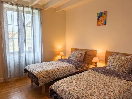 Maison spacieuse avec piscine chauffée, jardin clos, terrasses, cheminée, et équipements bébé inclus. - Photo 17
