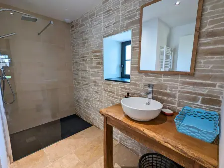 Maison spacieuse avec piscine chauffée, jardin clos, terrasses, cheminée, et équipements bébé inclus. - Photo 22