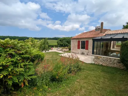 Maison spacieuse avec piscine chauffée, jardin clos, terrasses, cheminée, et équipements bébé inclus. - Photo 28