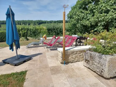 Maison spacieuse avec piscine chauffée, jardin clos, terrasses, cheminée, et équipements bébé inclus. - Photo 30