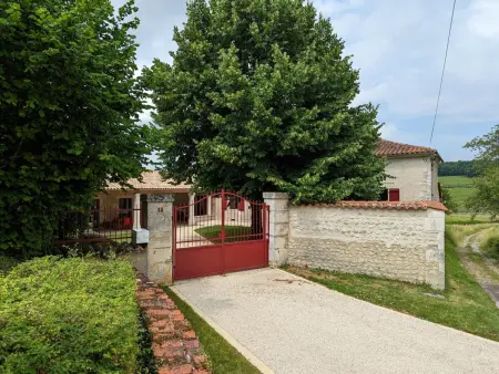 Maison spacieuse avec piscine chauffée, jardin clos, terrasses, cheminée, et équipements bébé inclus. - Photo 32
